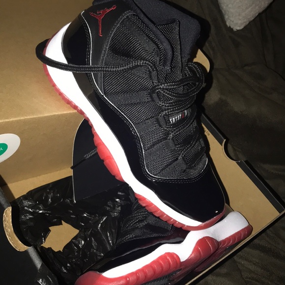 Retro 11 - Picture 2 of 3